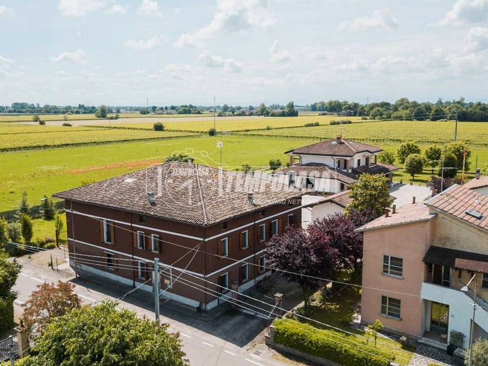 Casa con 6 locali in vendita in Via San Pellegrino, Mandrio, Correggio