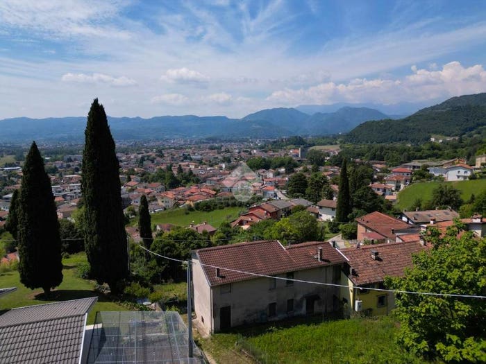 Casa con 6 locali in vendita in Via Sabbionare, Centro, Santorso