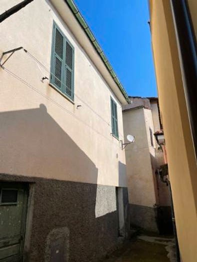 Casa trilocale in vendita in Via Portici, Borgomaro