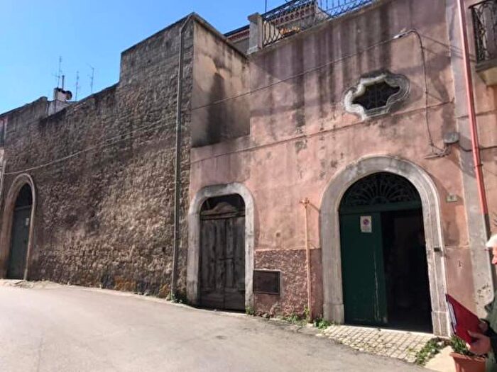 Casa con 6 locali in vendita in Via Dottor Antonio Mastromatteo, Vico Del Gargano