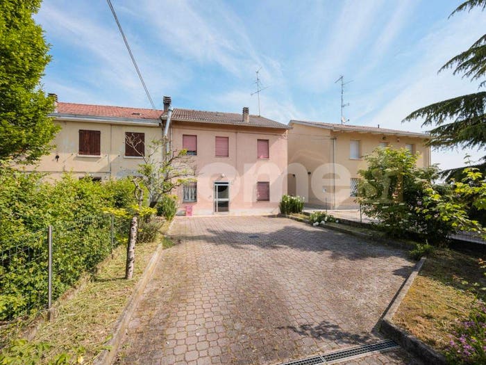 Casa con 6 locali in vendita in Via Ospedale, Guastalla