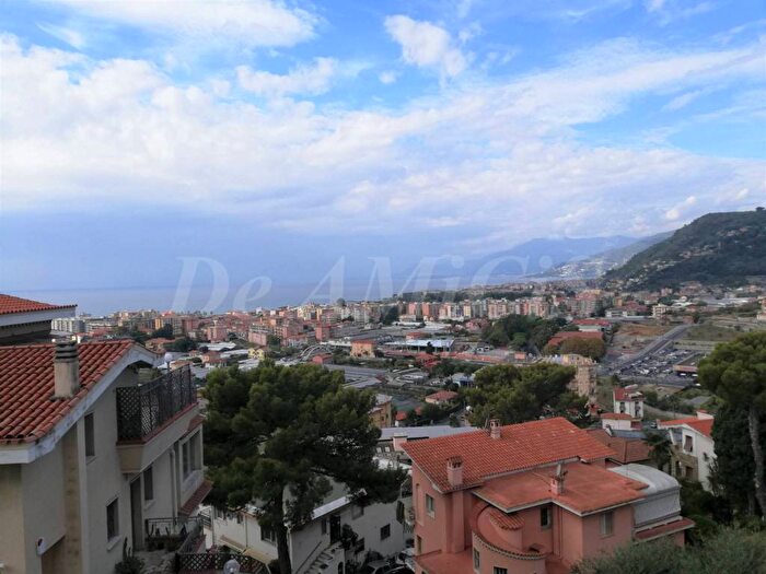 Appartamento trilocale in vendita in Centro, Vallecrosia