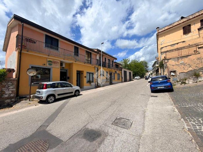 Casa con 6 locali in vendita in Via Dello Statuto, Ripi