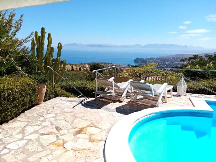 Casa quadrilocale in vendita in Contrada Sarmuci, Castellammare del Golfo
