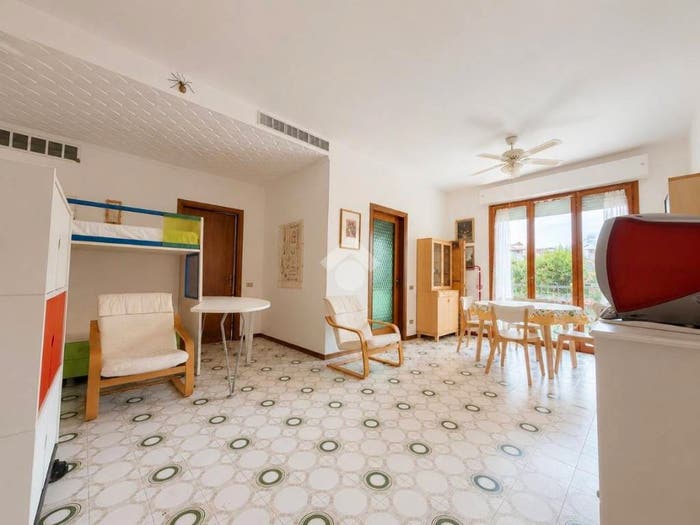 Appartamento trilocale in vendita in Via Montecatini, Marina di Massa Centro, Massa