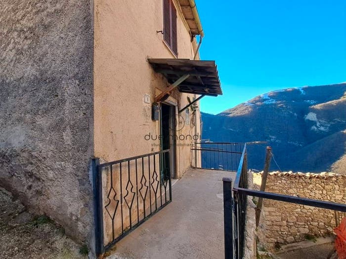 Casa trilocale in vendita in Strada Provinciale di Sant'Anatolia di Narco, Sant'Anatolia di Narco