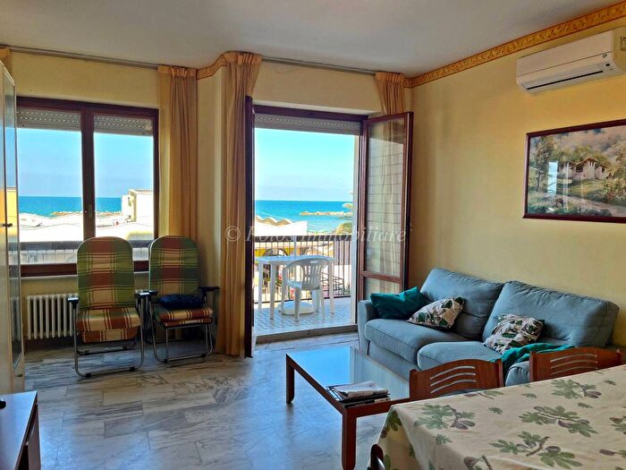Appartamento con 5 locali in vendita in Viale Nazario Sauro, Porto San Giorgio