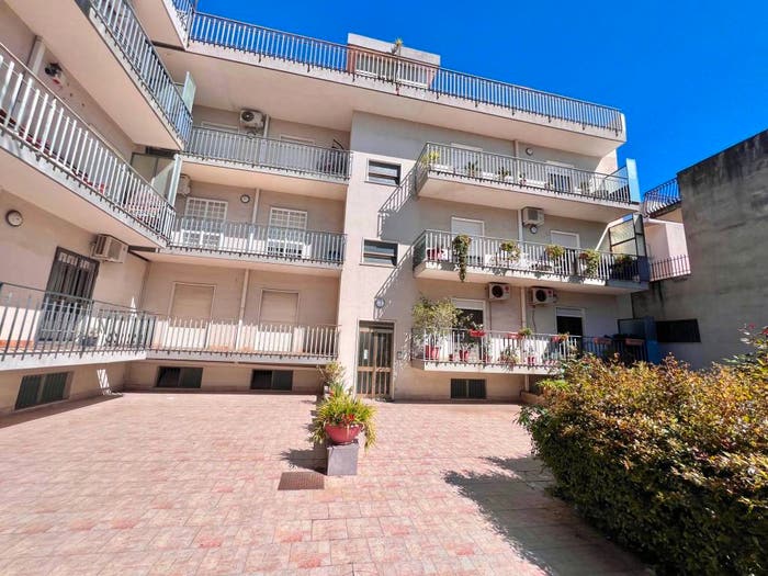 Appartamento con 6 locali in vendita in Viale Maria Immacolata, Centro, Mascali