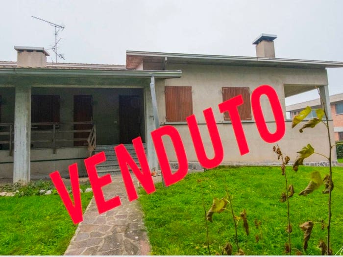 Casa con 5 locali in vendita in Via Vittorio Emanuele II, Centro, Albinea