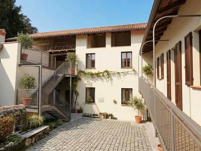 Casa con 6 locali in vendita in Via Cadorna, Proserpio