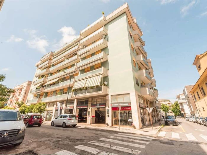 Appartamento con 6 locali in vendita in via Raffaello Sanzio, Viale Bovio Piazza Duca degli Abruzzi, Pescara