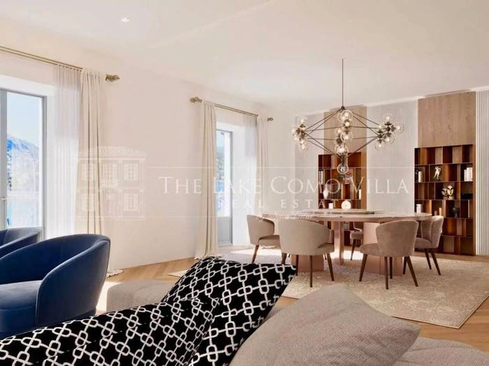 Appartamento con 5 locali in vendita in Piazza Cavour, Centro Storico, Como