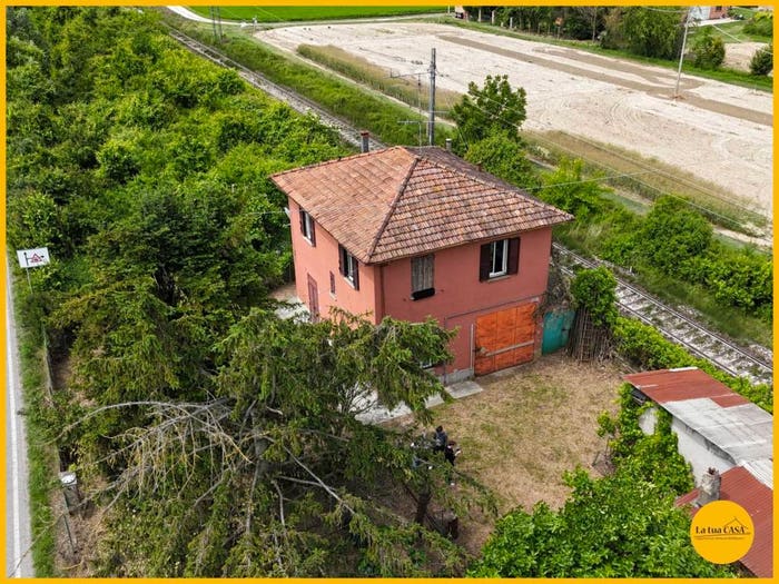 Casa con 5 locali in vendita in Via Pianella, Budrio