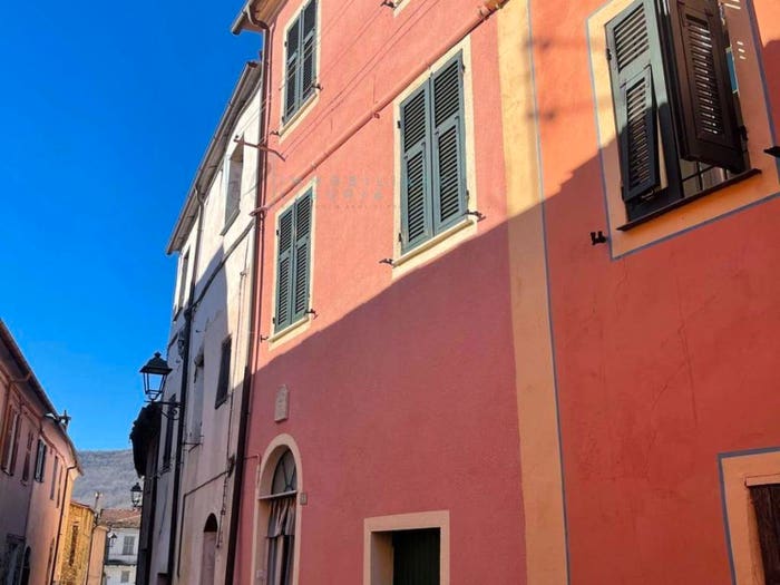 Casa con 6 locali in vendita in Via Roma, Centro, Lucinasco