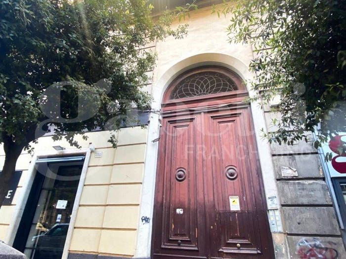 Appartamento trilocale in vendita in Corso Garibaldi, Mercato, Napoli