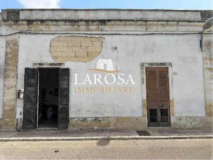 Casa con 6 locali in vendita in Via Vernole, Pisignano, Vernole