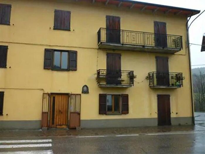 Appartamento quadrilocale in vendita in Via Radici, Pievepelago