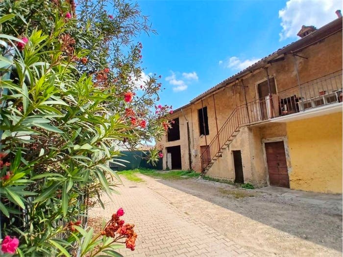 Casa quadrilocale in vendita in via matteotti, Bizzarone