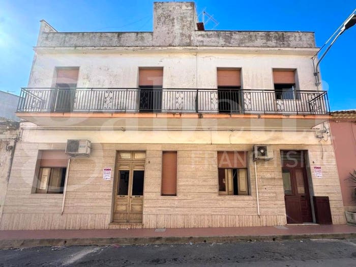 Casa con 6 locali in vendita in via azzolini, Centro, Avola