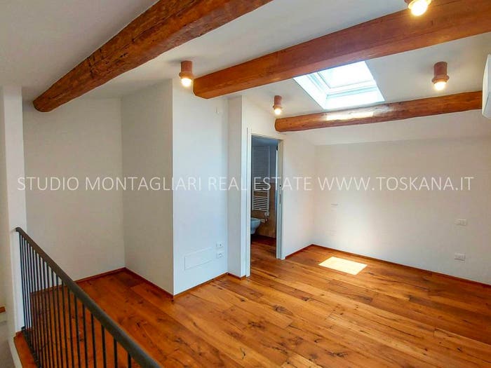 Appartamento trilocale in vendita in Piazza Giacomo Matteotti, Centro, Greve in Chianti