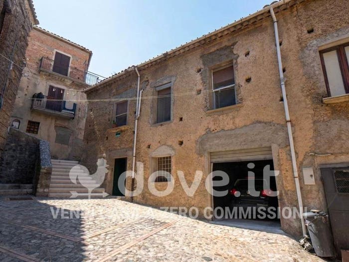 Casa con 5 locali in vendita in Via San Anna, Cortale