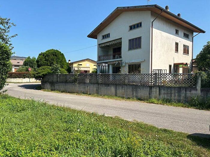 Casa con 6 locali in vendita in Via Traiano, Feletto Umberto, Tavagnacco