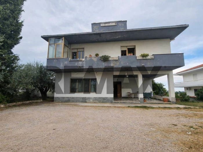Casa con 6 locali in vendita in VIALE DEI PINI, Centro, Collecorvino