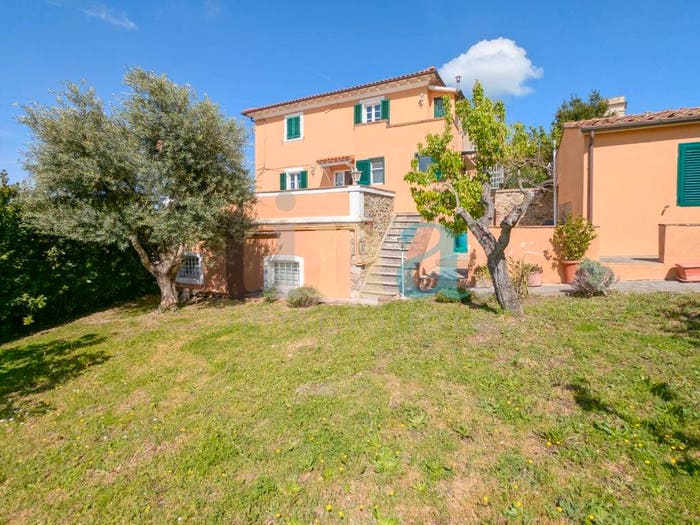 Casa con 6 locali in vendita in Piazza Don Giovanni Minzoni, Castellina Marittima