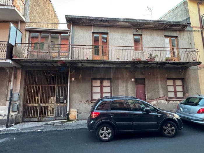 Appartamento con 6 locali in vendita in via quattro novembre, Centro, Mascalucia
