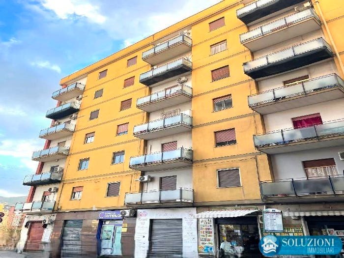 Appartamento trilocale in vendita in Via Oreto, Brancaccio, Palermo