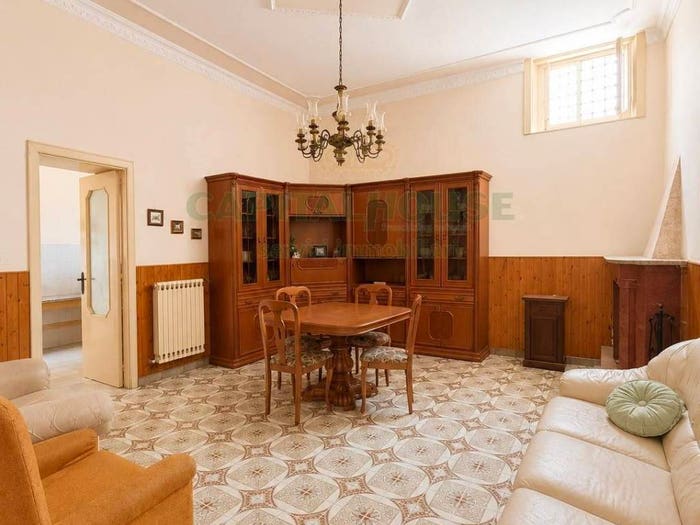 Casa con 6 locali in vendita in via pietà, Lauro