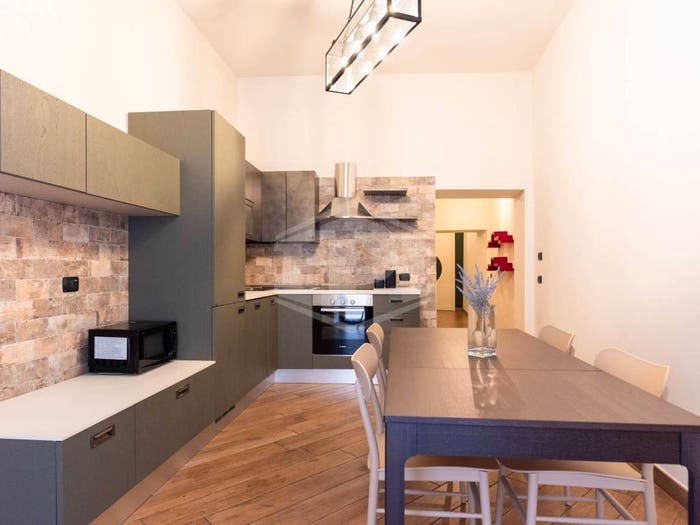 Appartamento trilocale in vendita in Via Rua Catalana, Porto Municipio, Napoli