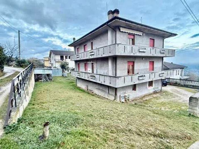 Casa con 6 locali in vendita in Via Arci, Portacaldaia, Penne