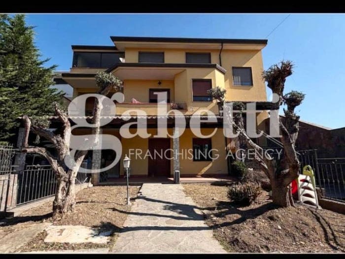 Casa con 5 locali in vendita in San Marcellino