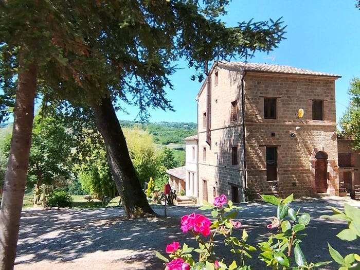 Casa con 6 locali in vendita in Contrada Contro, Gualdo