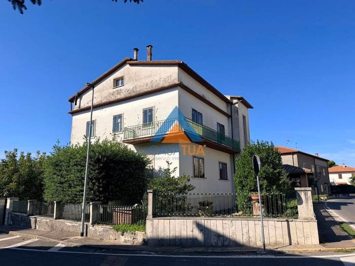 Casa con 6 locali in vendita in Via Vittorio Emanuele, Centro, Guardea
