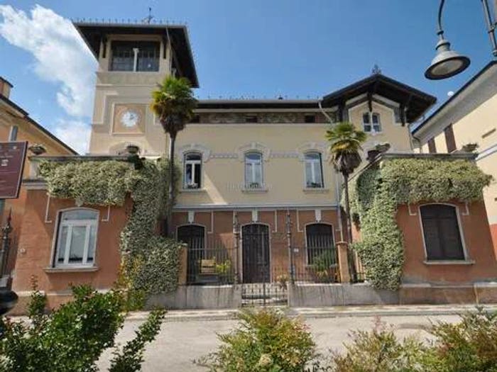 Appartamento con 6 locali in vendita in Piazza Garibaldi, Centro, Angera