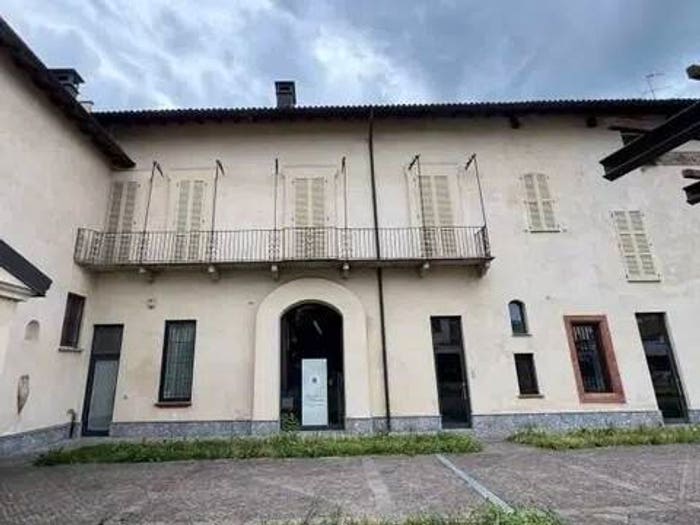 Appartamento trilocale in vendita in Piazza Vittoria, Centro, Locate di Triulzi