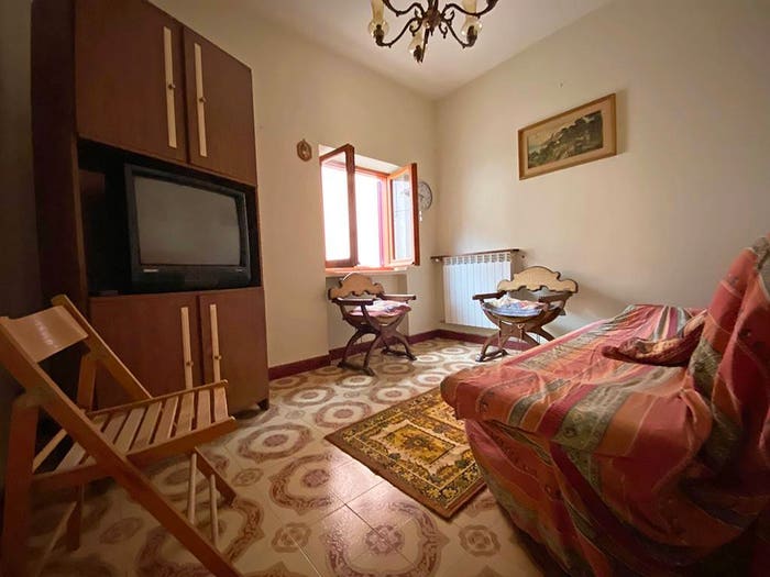 Casa con 6 locali in vendita in Via della Chiesa, Collebrincioni Assergi, L'Aquila