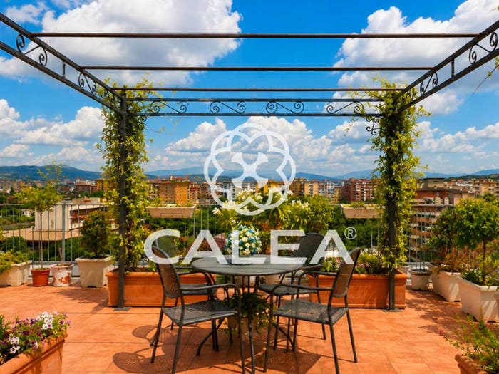 Casa con 6 locali in vendita in Viale Luigi Gori, Novoli, Firenze