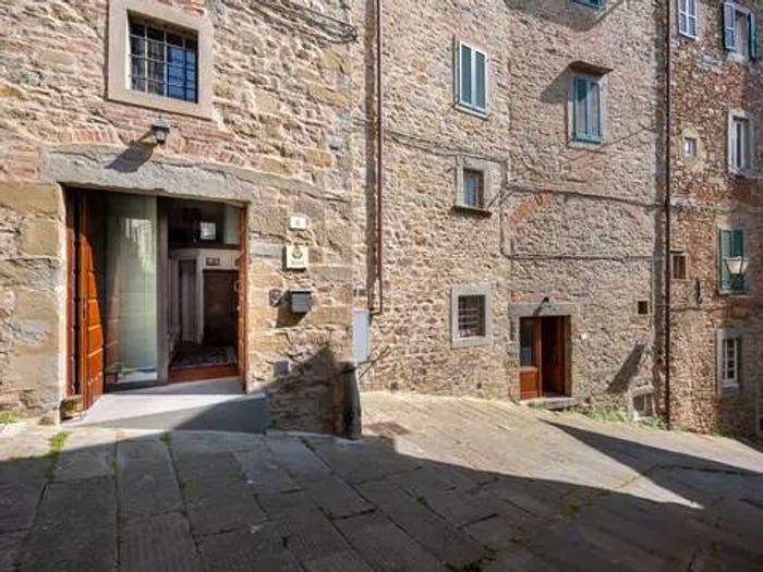 Appartamento con 5 locali in vendita in Via Santucci No Number, Centro, Cortona