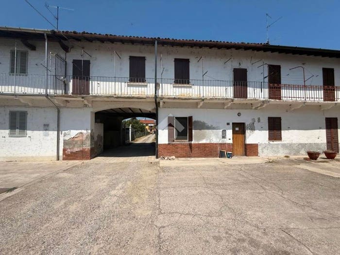 Casa quadrilocale in vendita in Via Montebello, Centro, Cassolnovo