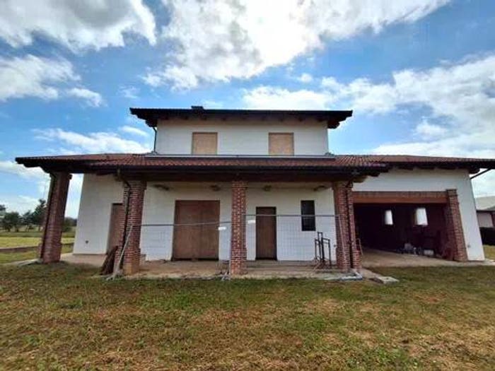 Casa con 6 locali in vendita in Strada Del Mazzucco No Number, Sant'Anna Avagnina, Mondovì