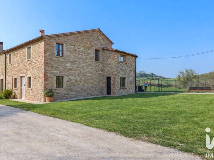 Casa con 6 locali in vendita in Frazione Montevecchio, Centro, Pergola