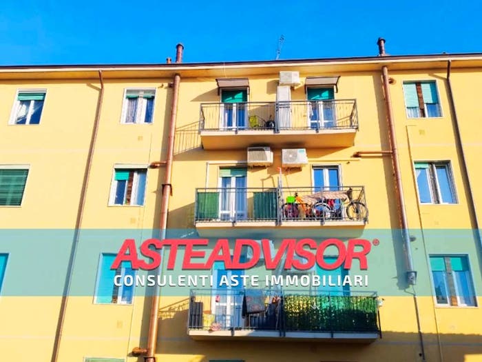 Appartamento trilocale in vendita in Piazza Comunale, Pantigliate