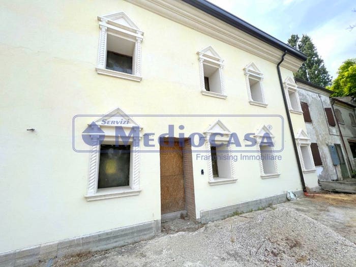 Casa con 6 locali in vendita in Via Sant'Antonio, Crespino