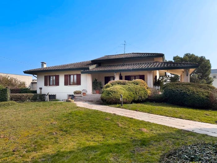 Casa con 6 locali in vendita in Via Corsina, Oppeano
