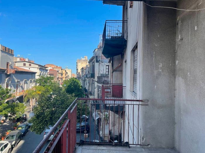 Appartamento quadrilocale in vendita in Via delle Calcare, Catania