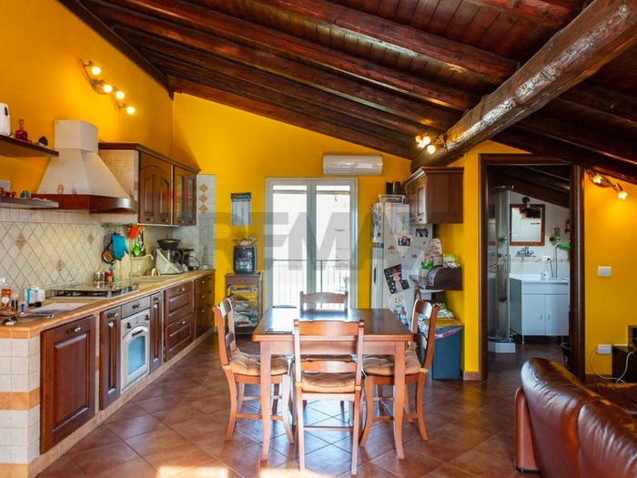 Casa quadrilocale in vendita in via enrico de nicola, Centro, Belpasso