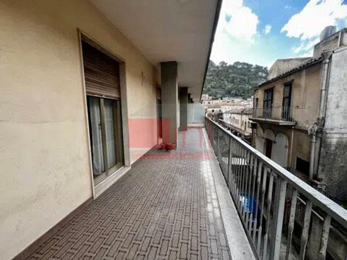 Appartamento con 5 locali in vendita in Corso Umberto I, Modica Bassa, Modica